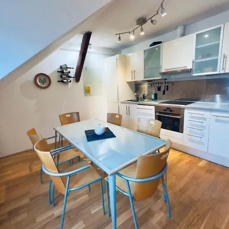 Attic 15 Min To Charles Bridge Appartement *