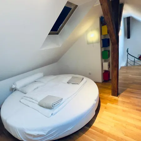 Apartament Attic 15 Min To Charles Bridge Praga