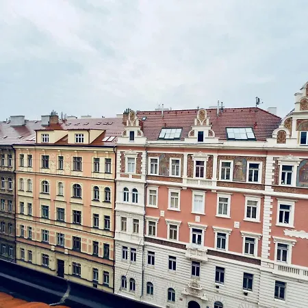 شقة Attic 15 Min To Charles Bridge