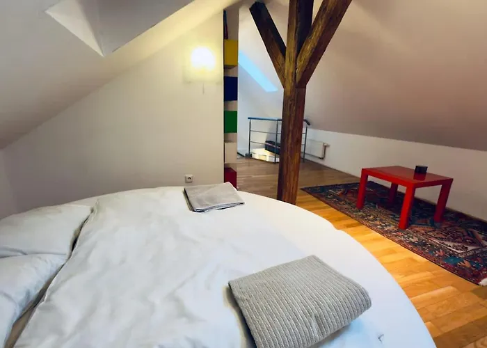 Attic 15 Min To Charles Bridge Apartament *