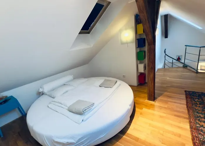 Apartament Attic 15 Min To Charles Bridge Praga