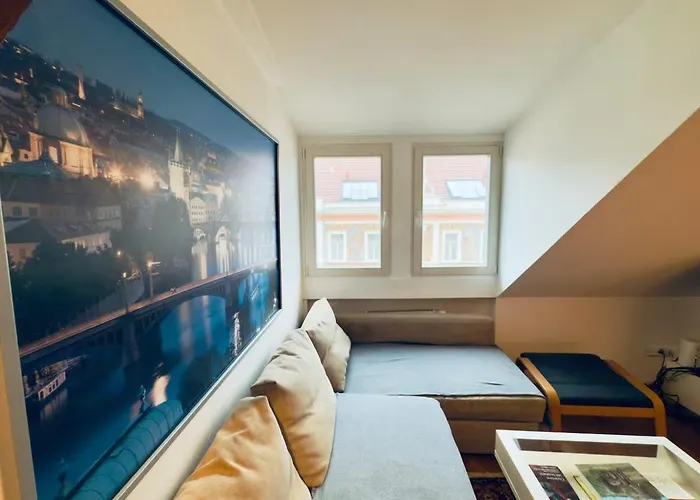 Attic 15 Min To Charles Bridge Διαμέρισμα *